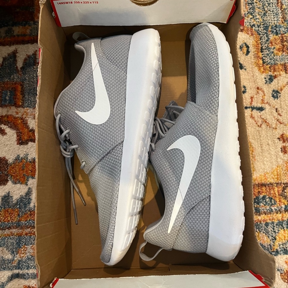 NEW Nike Roshe One Running Shoes Size 11
